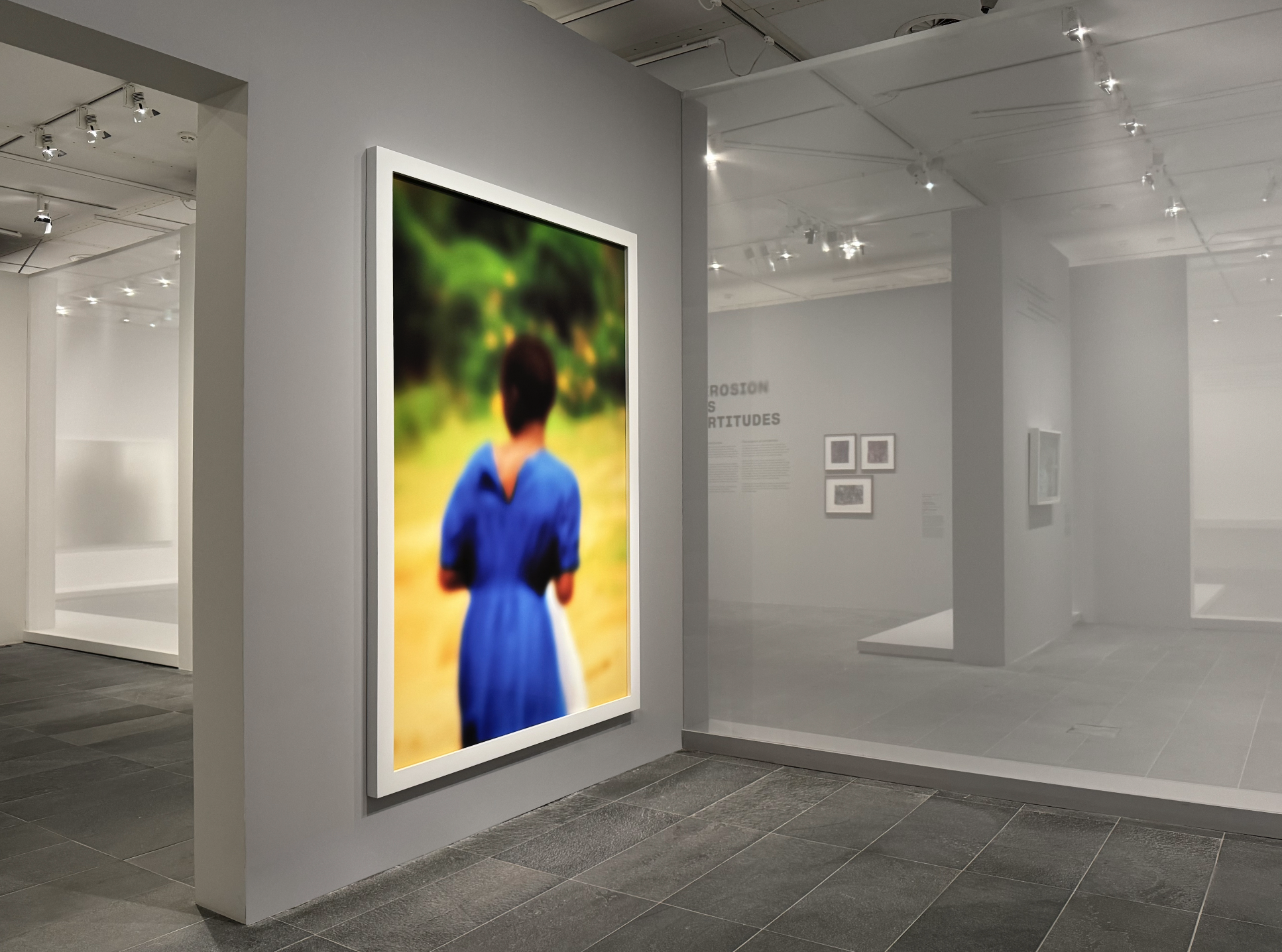 Dans le Flou, une autre vision de l'art de 1945 à nos jours